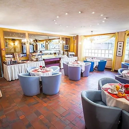 Chenal Hotel 3*